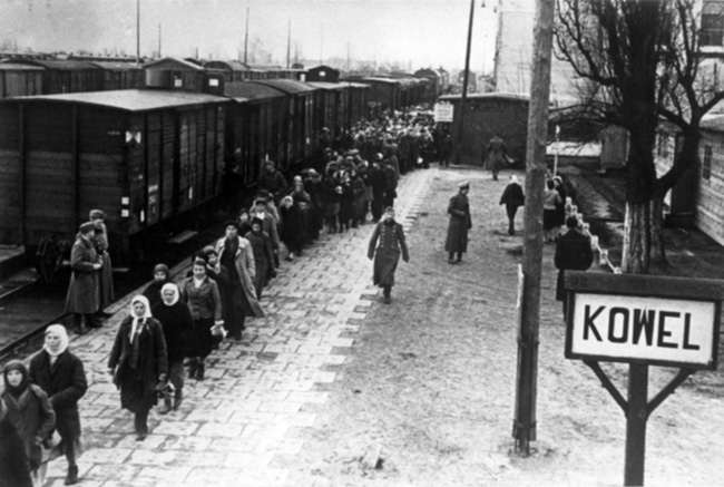 Image - Ukrainians from Kovel taken to Germany to work as slave laborers (Ostarbeiter) (1942). 